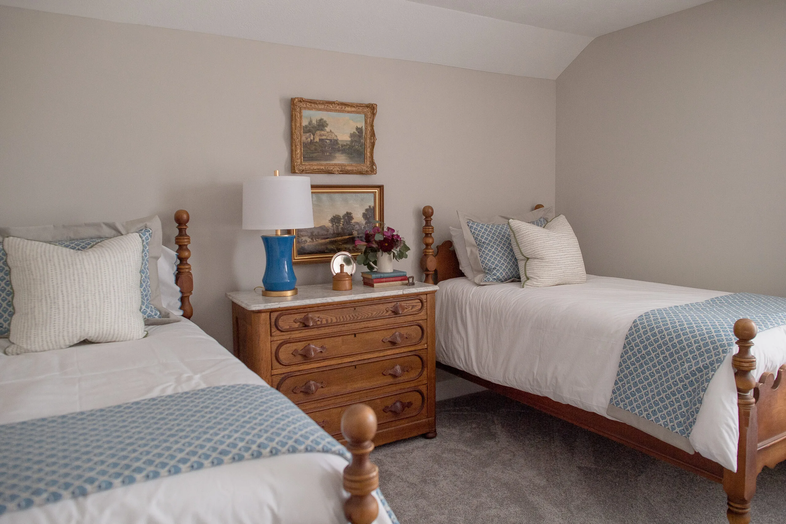 guest bedroom with two twin beds
