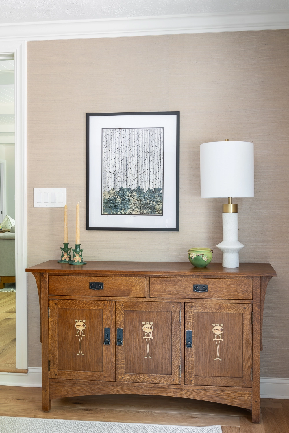 grasscloth wallpaper in a dining room